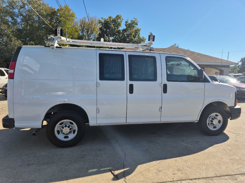 2015 Chevrolet Express Image 4
