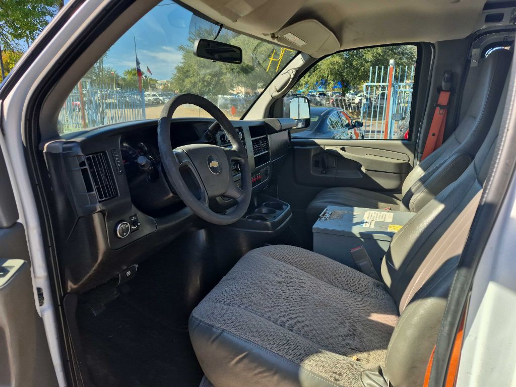 2015 Chevrolet Express Image 7