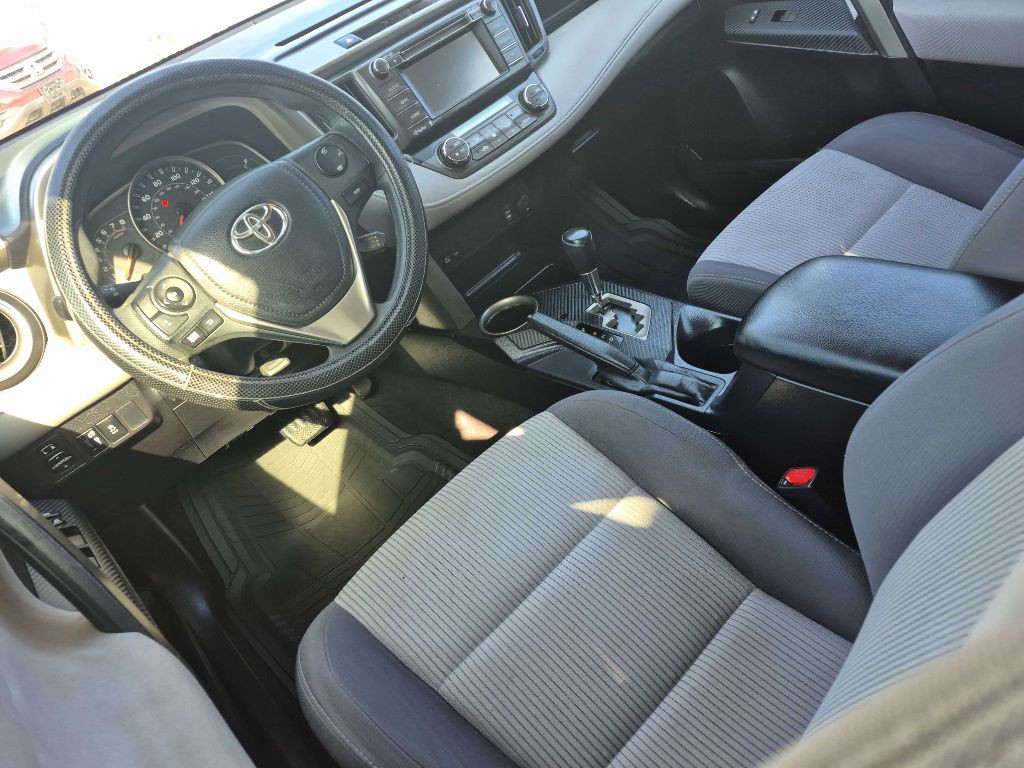 2015 Toyota Rav4 Image 8