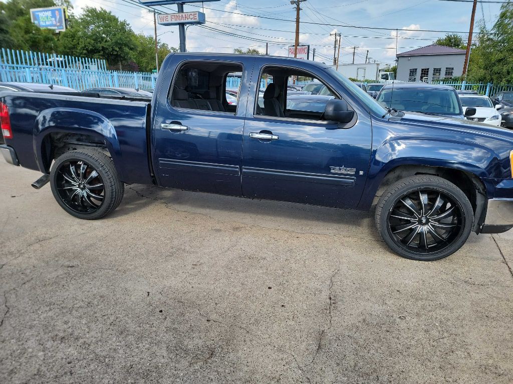 2007 GMC Sierra Image 2