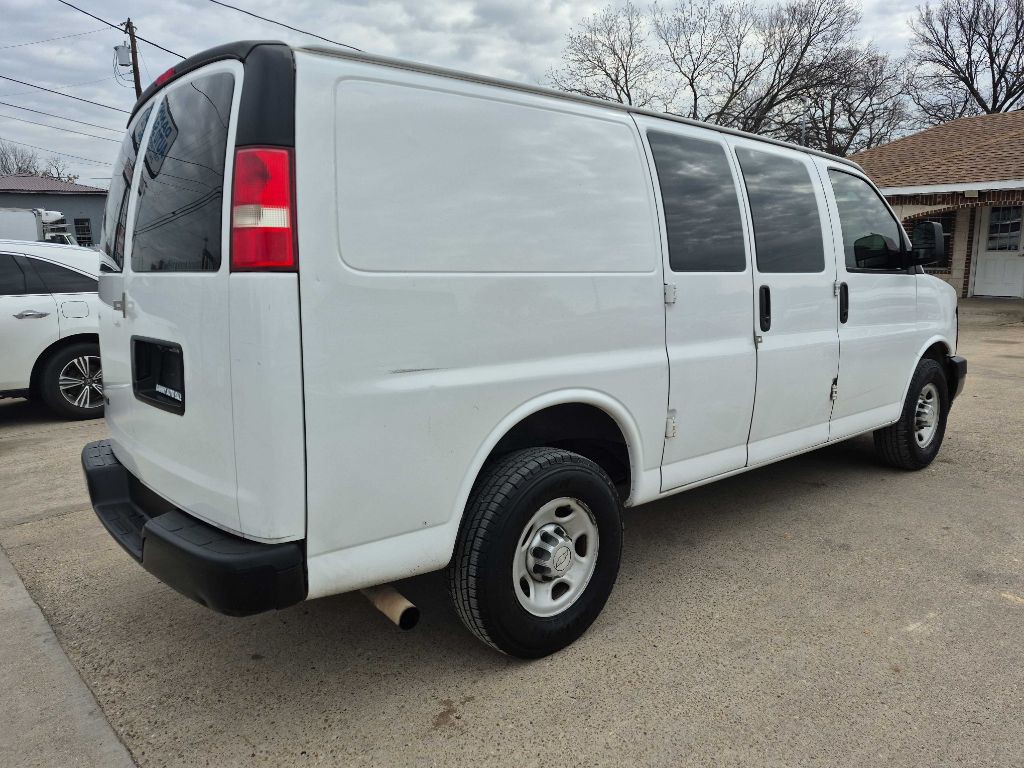 2017 Chevrolet Express Image 2