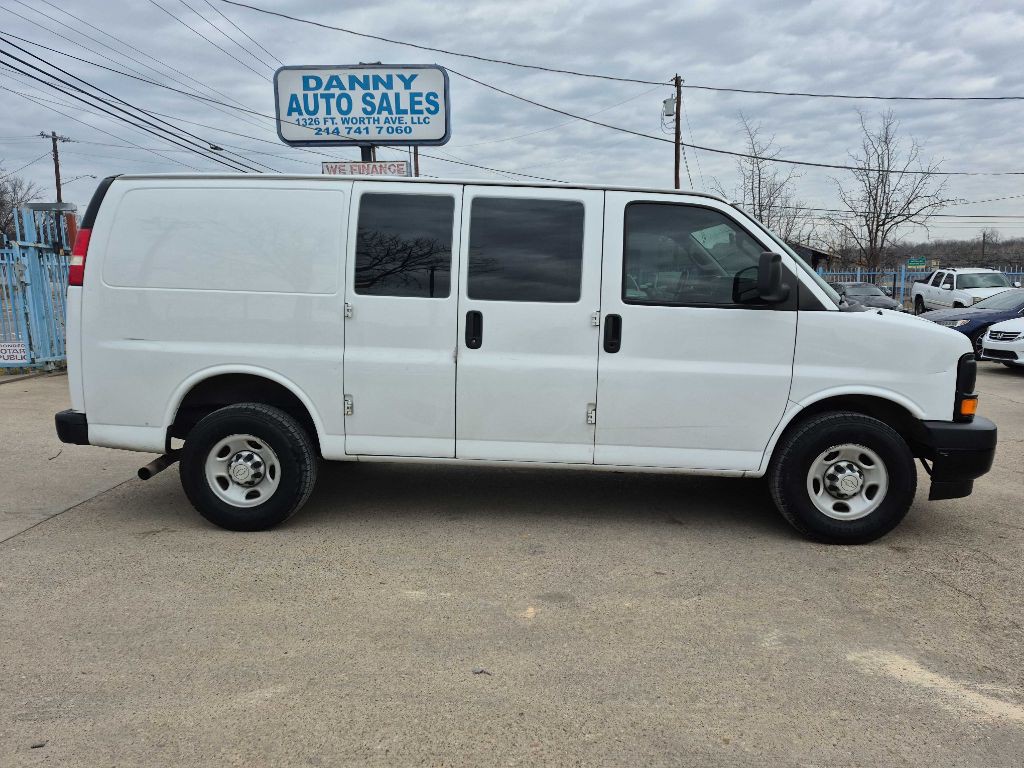 2017 Chevrolet Express Image 3