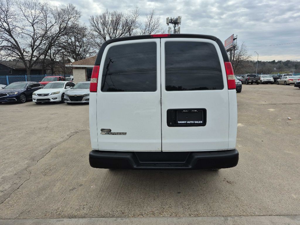 2017 Chevrolet Express Image 6