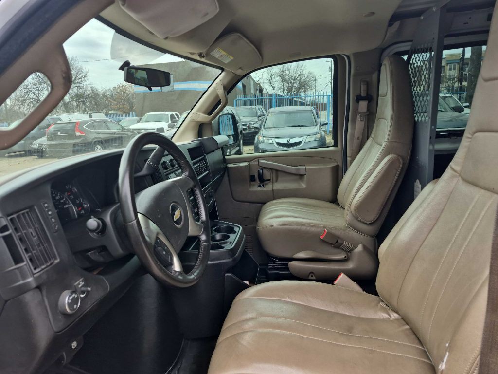 2017 Chevrolet Express Image 7