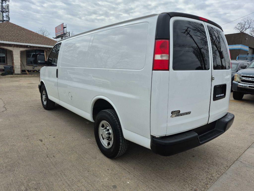 2017 Chevrolet Express Image 8