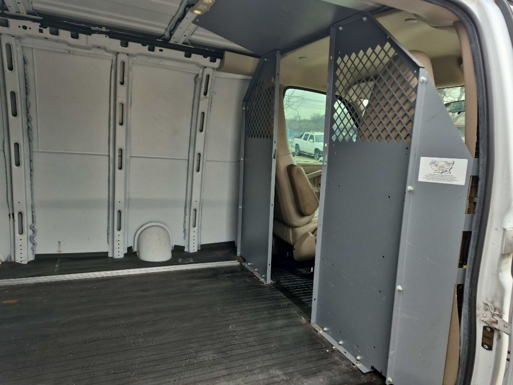 2017 Chevrolet Express Image 12