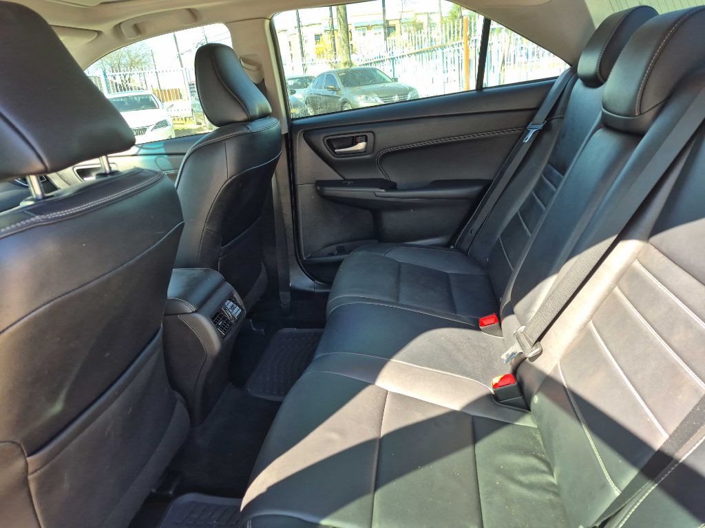 2017 Toyota Camry Image 9