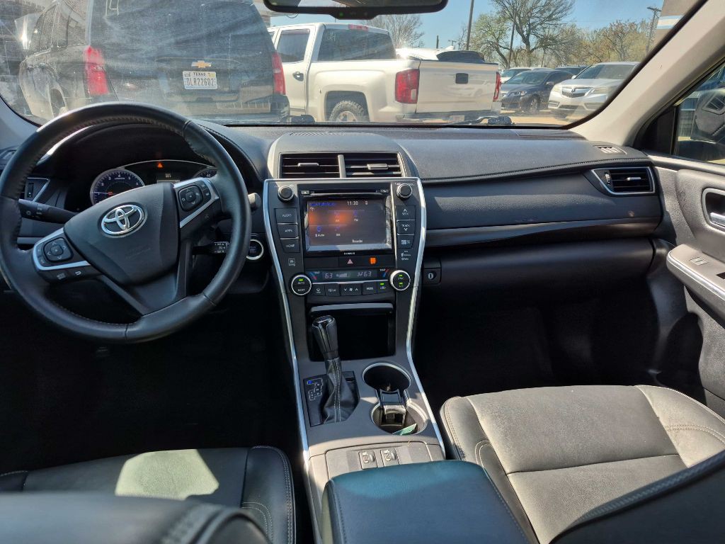 2017 Toyota Camry Image 10