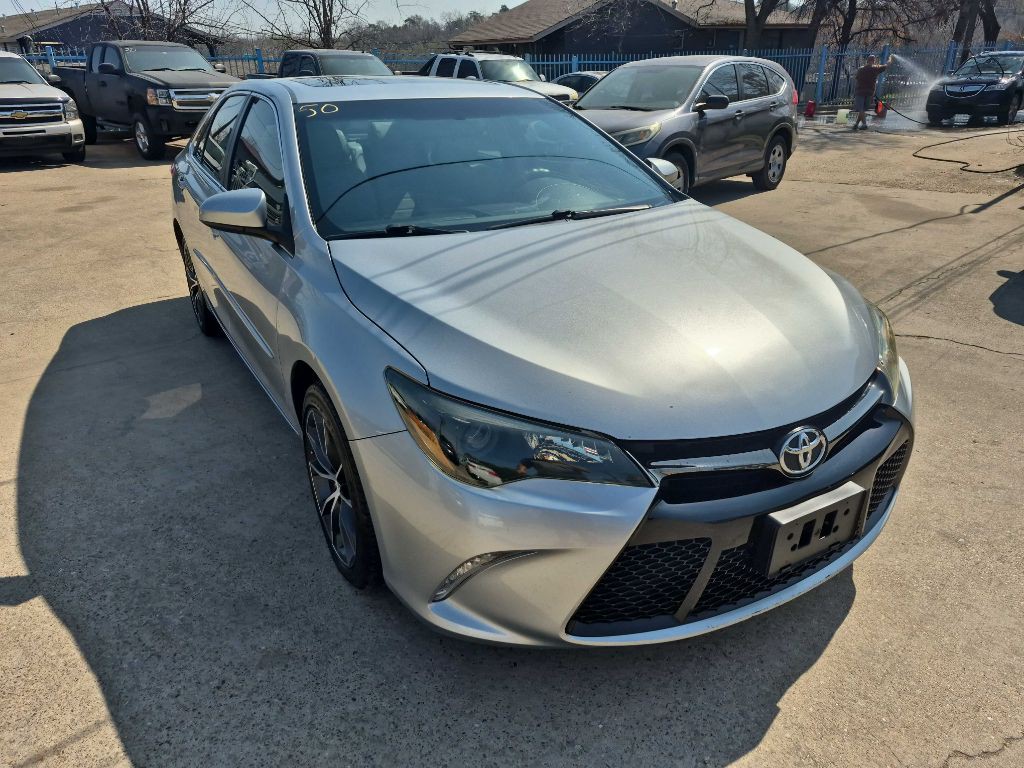 2016 Toyota Camry Image 2