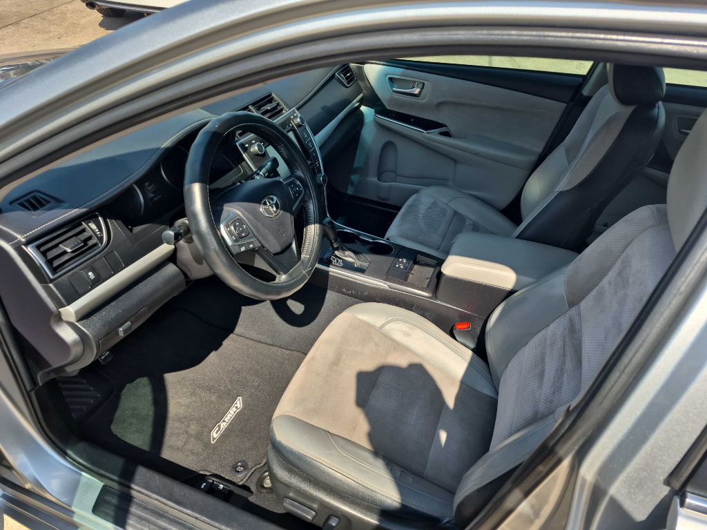 2016 Toyota Camry Image 9