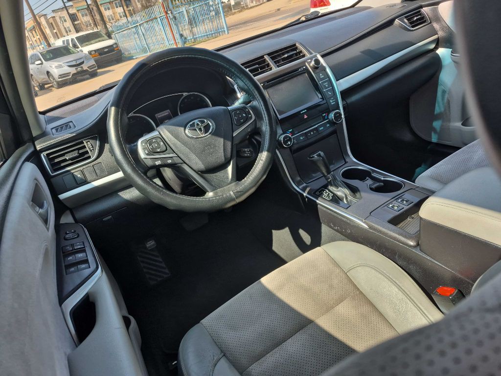 2016 Toyota Camry Image 10