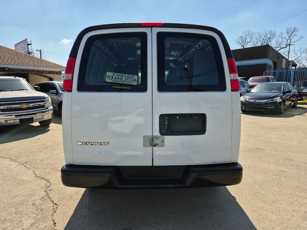 2019 Chevrolet Express Image 7
