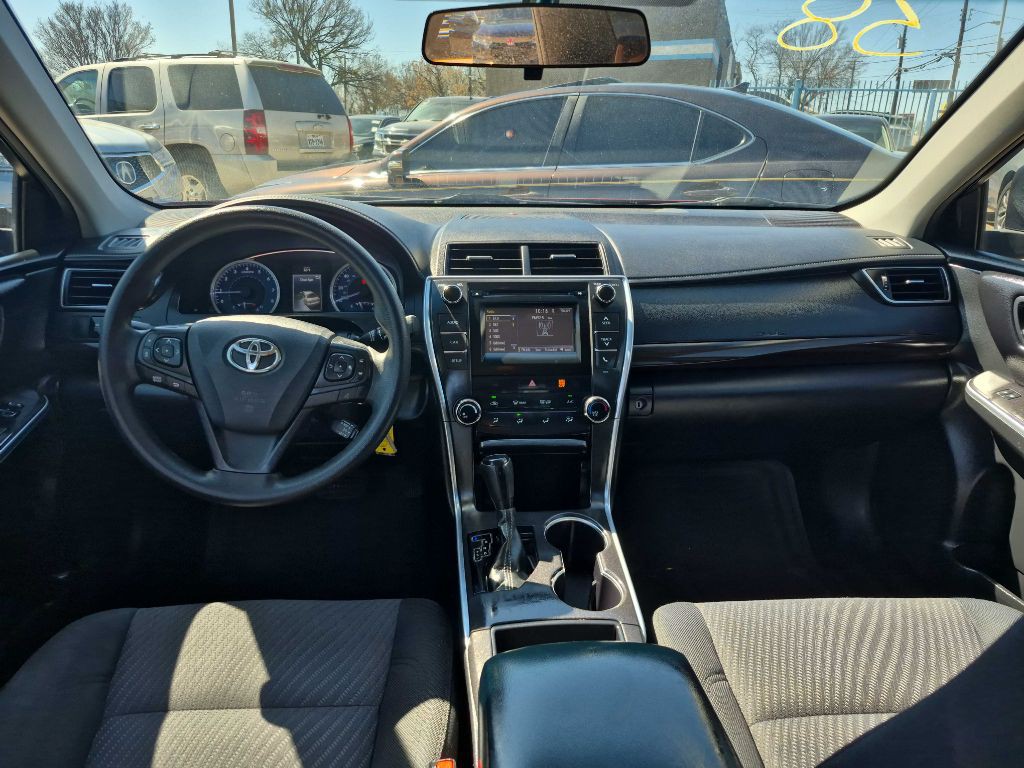 2017 Toyota Camry Image 9