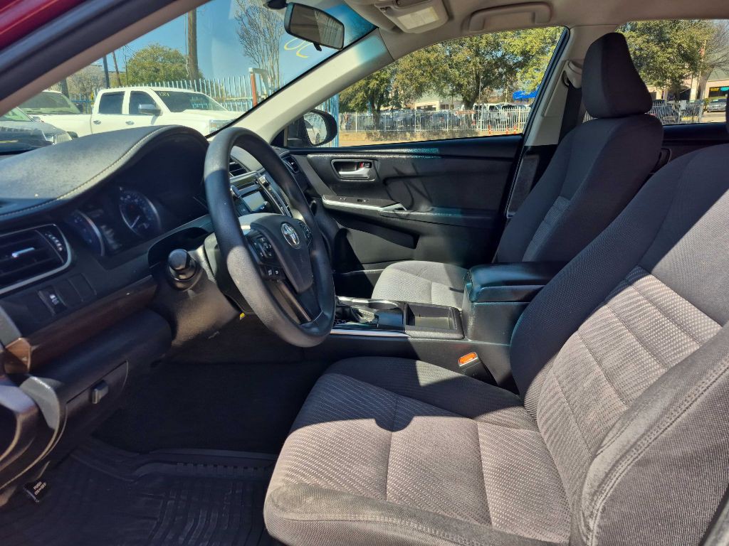 2017 Toyota Camry Image 11