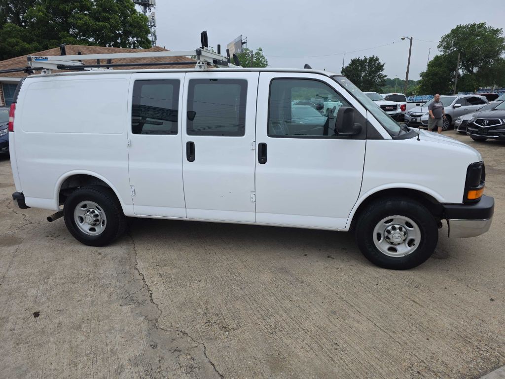 2014 Chevrolet Express Image 3