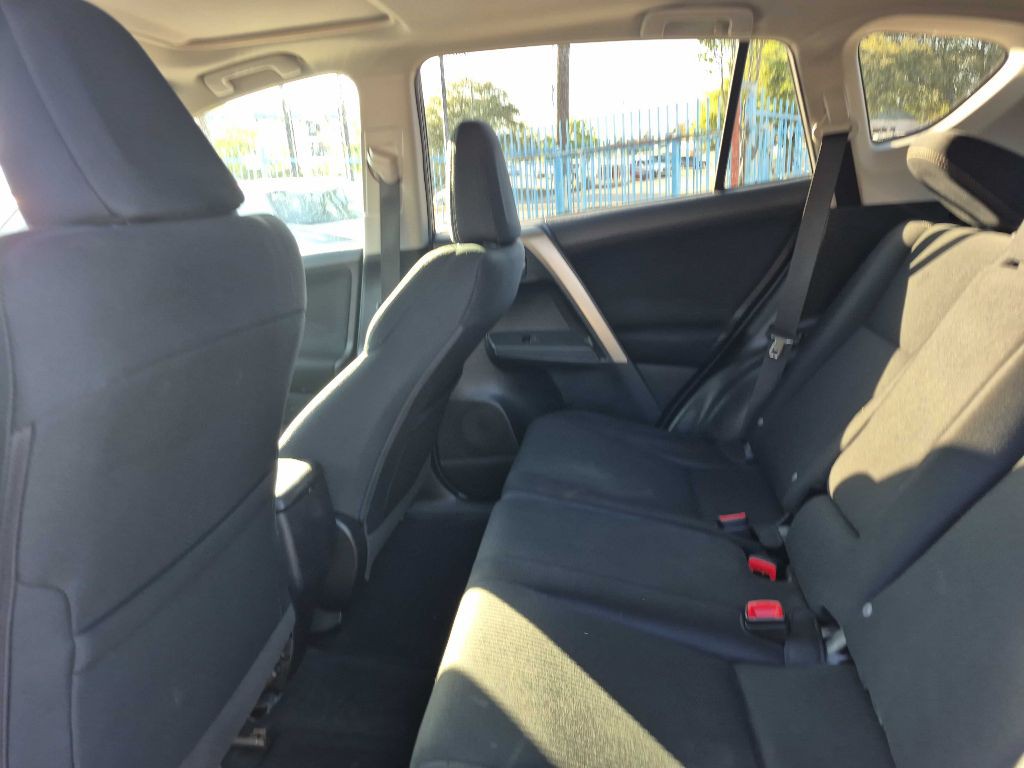 2015 Toyota Rav4 Image 8