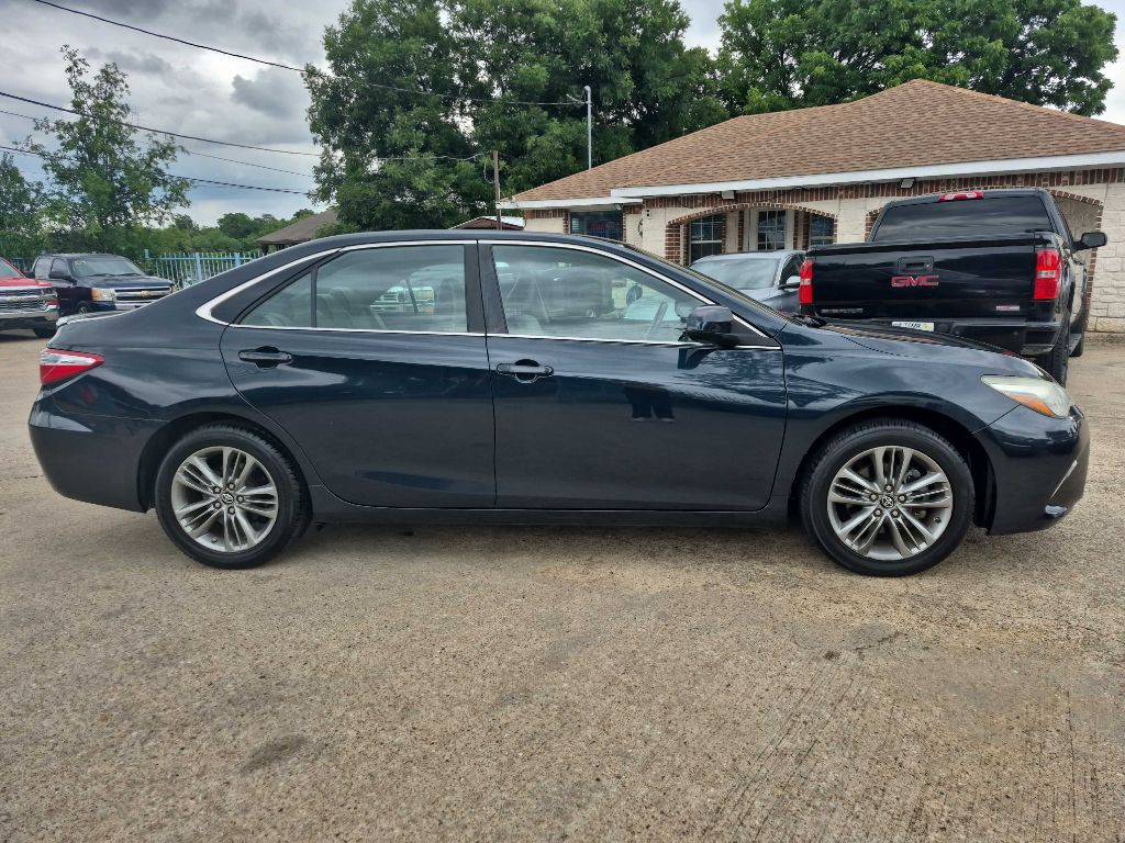 2016 Toyota Camry Image 2