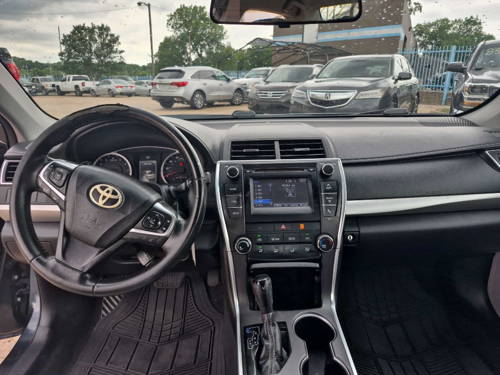 2016 Toyota Camry Image 9
