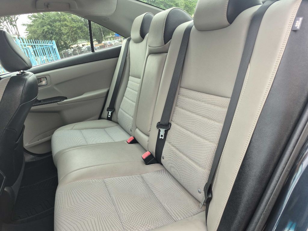2016 Toyota Camry Image 10