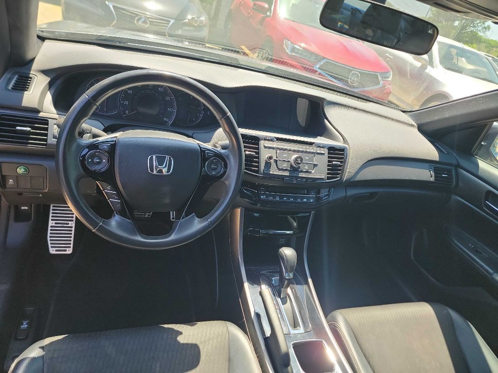 2017 Honda Accord Image 11