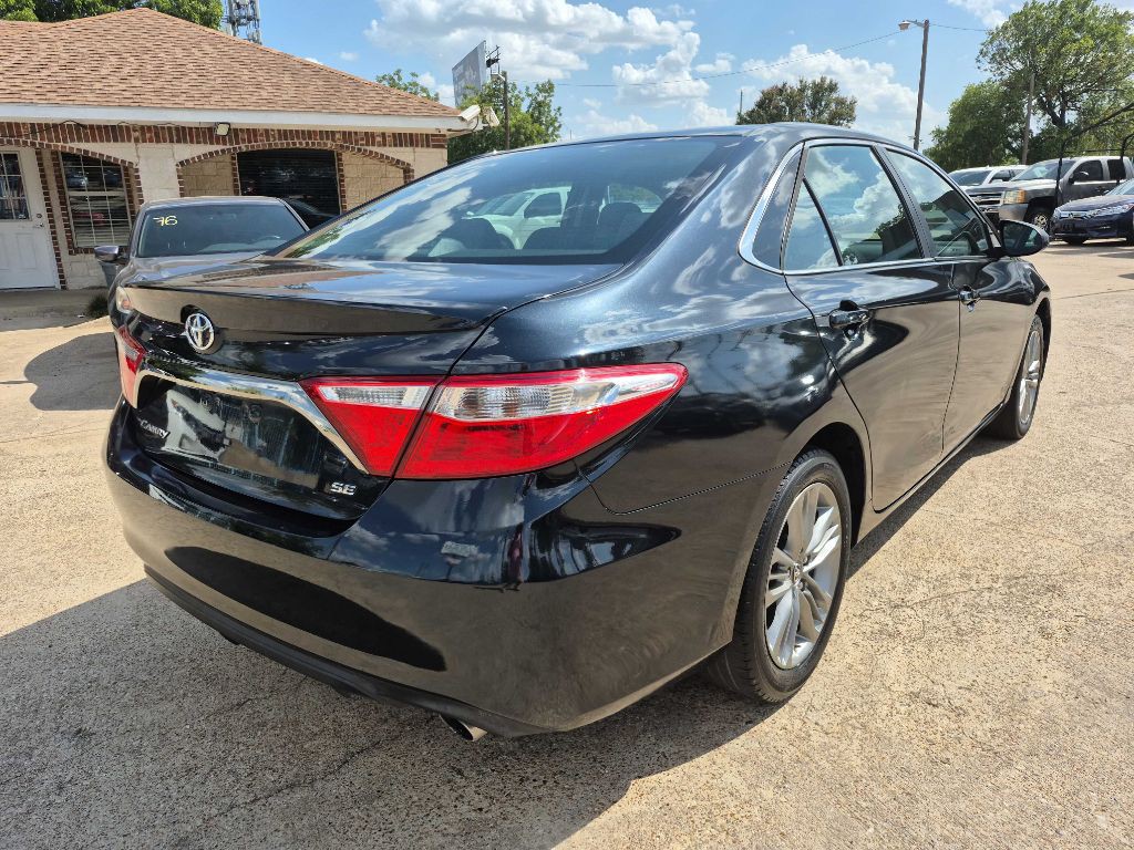 2017 Toyota Camry Image 3