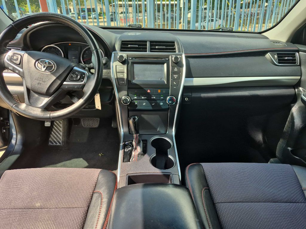 2017 Toyota Camry Image 9
