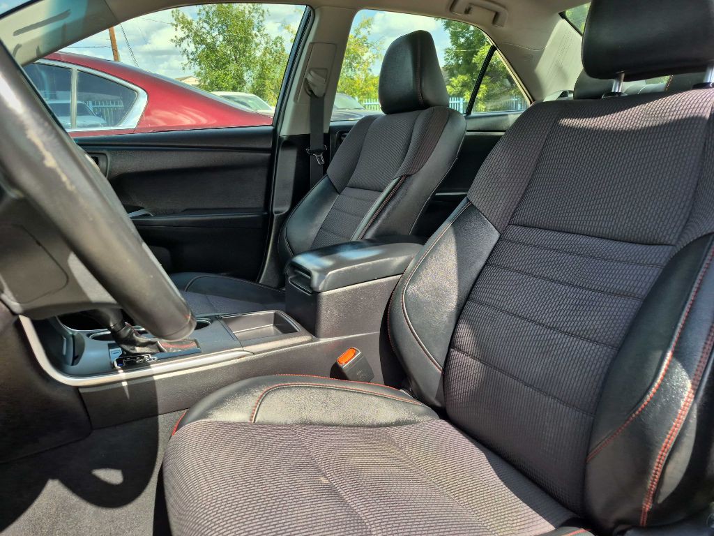 2017 Toyota Camry Image 10