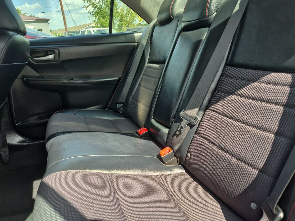 2017 Toyota Camry Image 11