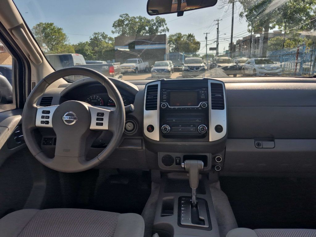 2015 Nissan Frontier Image 9