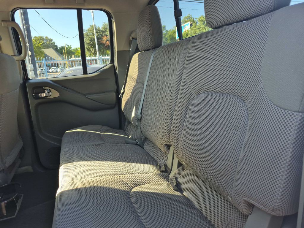 2015 Nissan Frontier Image 11