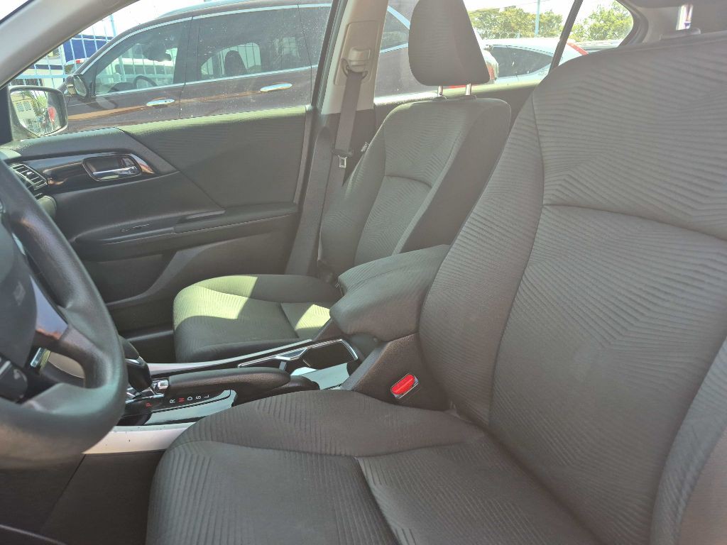 2017 Honda Accord Image 8