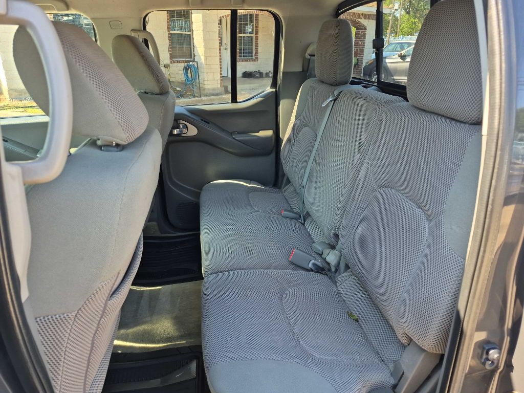 2015 Nissan Frontier Image 9