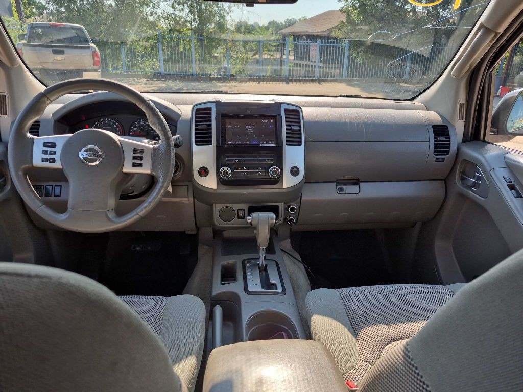 2015 Nissan Frontier Image 10