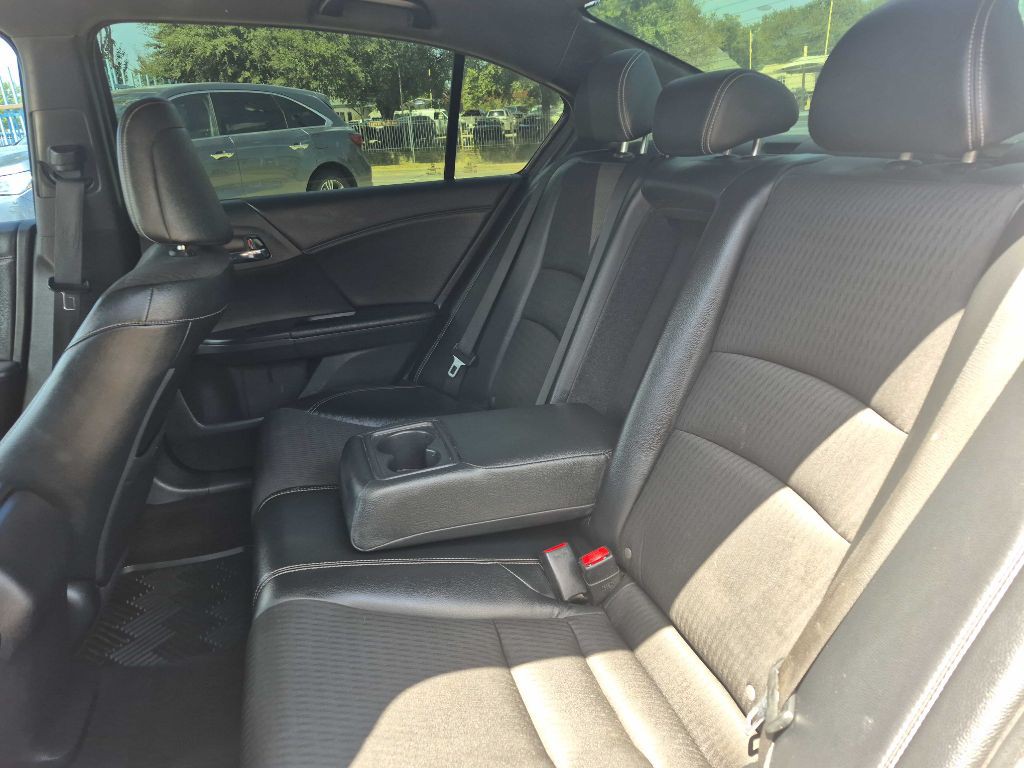 2017 Honda Accord Image 9