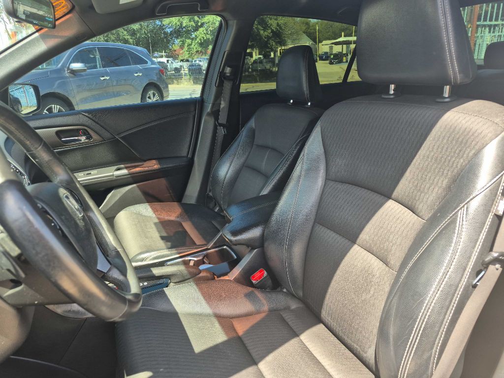 2017 Honda Accord Image 11