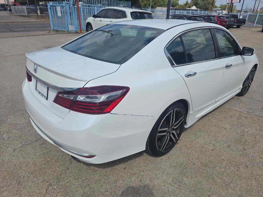 2017 Honda Accord Image 2