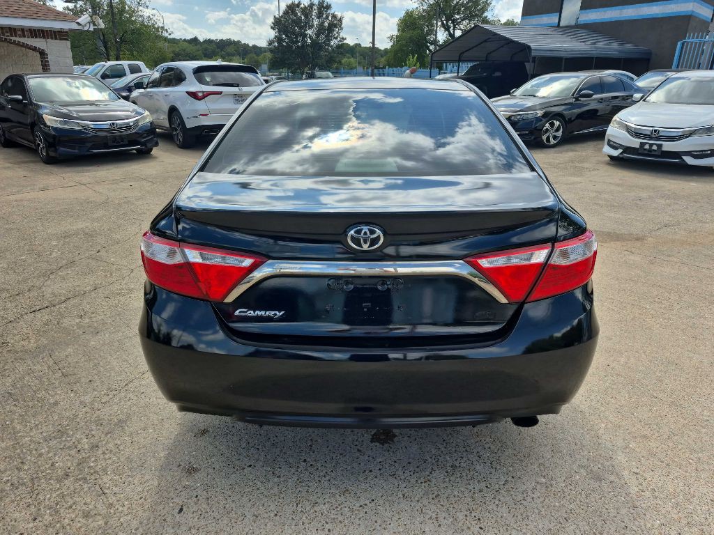 2017 Toyota Camry Image 7