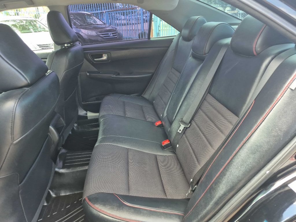 2017 Toyota Camry Image 8