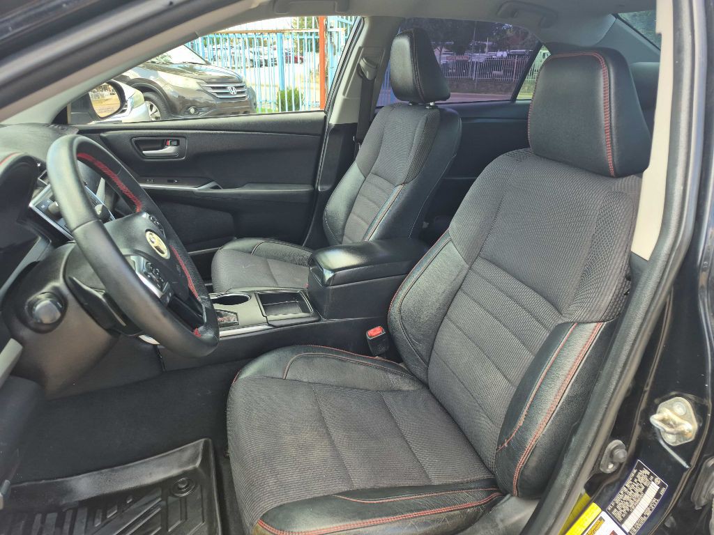 2017 Toyota Camry Image 10