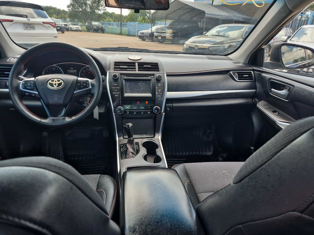 2017 Toyota Camry Image 11