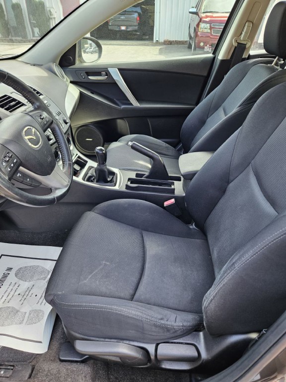 2011 Mazda Mazda3 Image 2