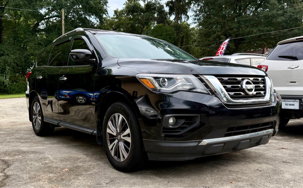 2018 Nissan Pathfinder Image 2