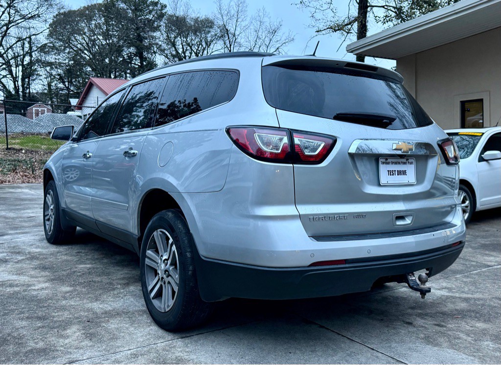 2017 Chevrolet Traverse Image 2