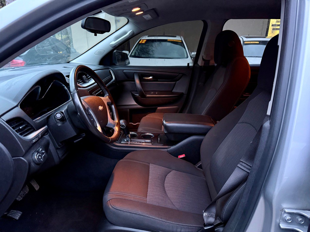 2017 Chevrolet Traverse Image 8