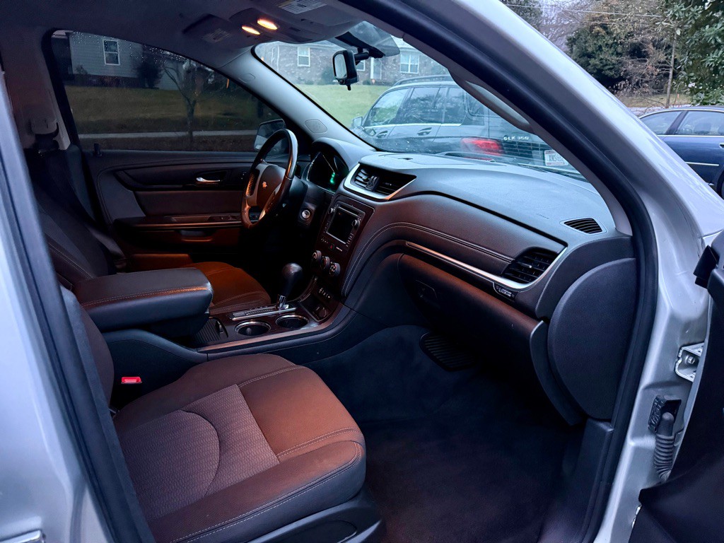 2017 Chevrolet Traverse Image 11