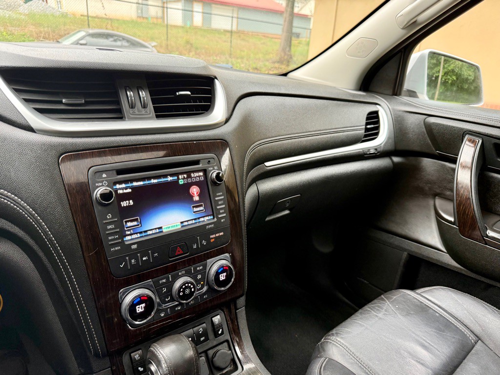 2015 Chevrolet Traverse Image 16