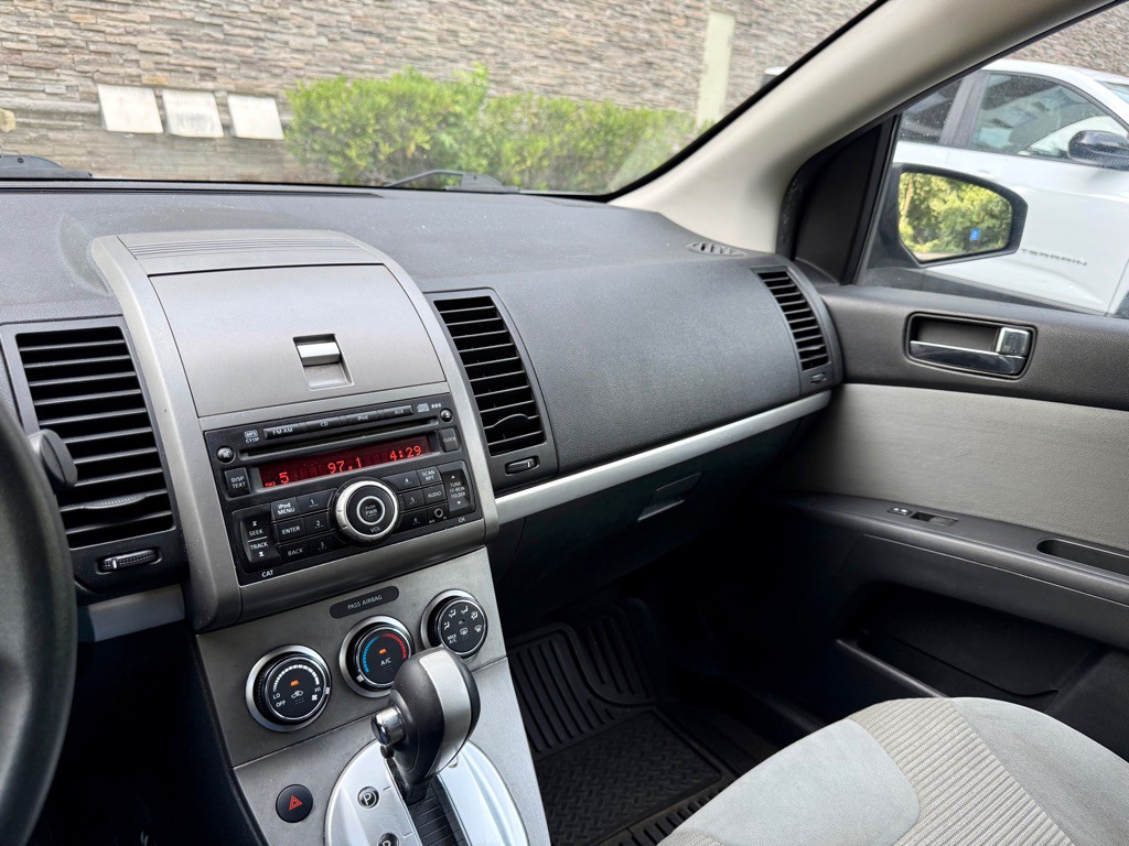 2010 Nissan Sentra Image 11
