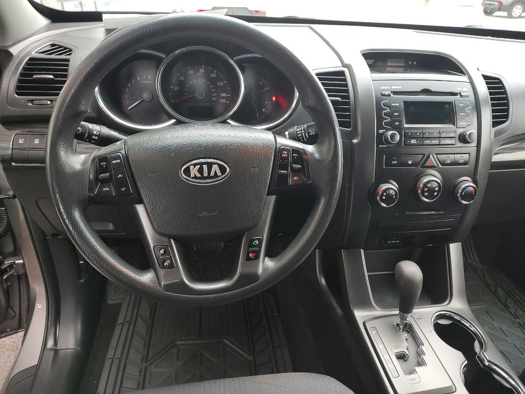 2011 Kia Sorento Image 2