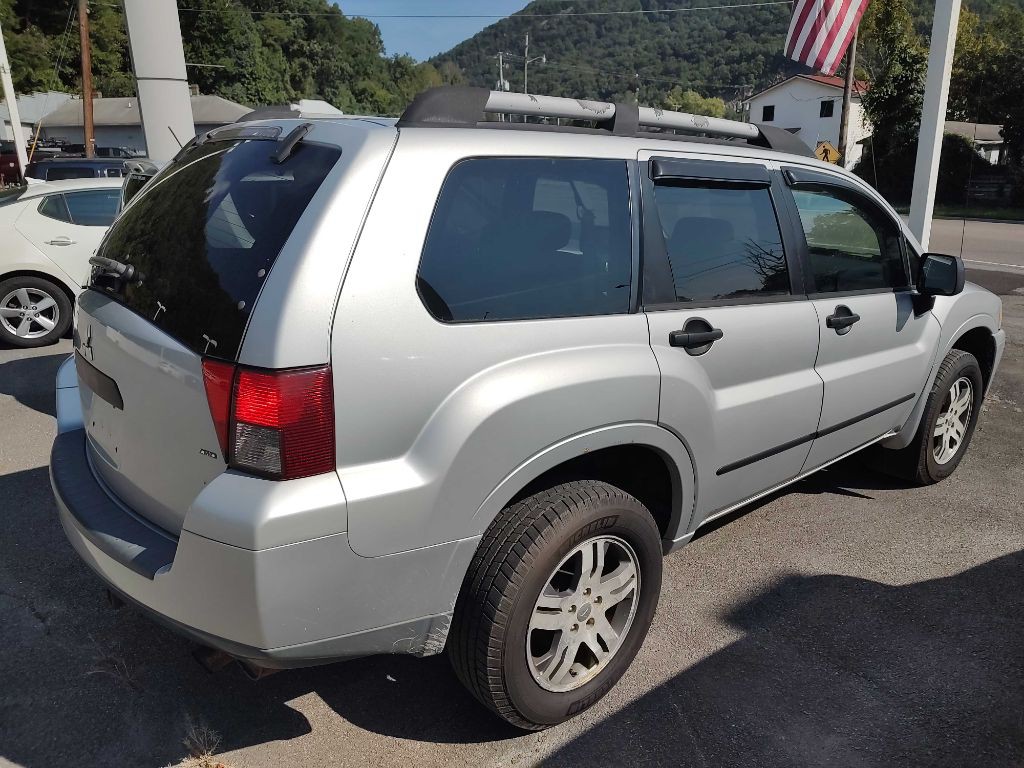 2006 Mitsubishi Endeavor Image 2