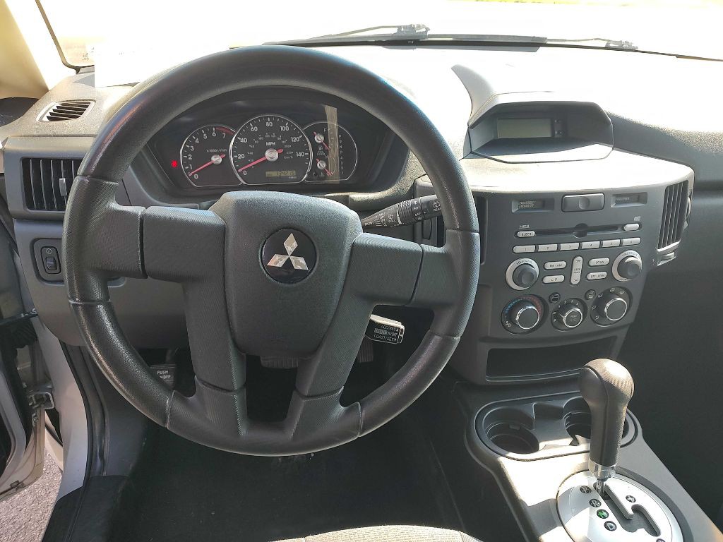 2006 Mitsubishi Endeavor Image 8